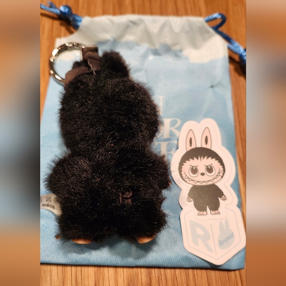 Labubu Keychain (R) Black 100 Authentic - Picture 4 of 6